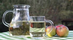Is Apple Cider Vinegar Good For Your Hair? 12+ Benefits