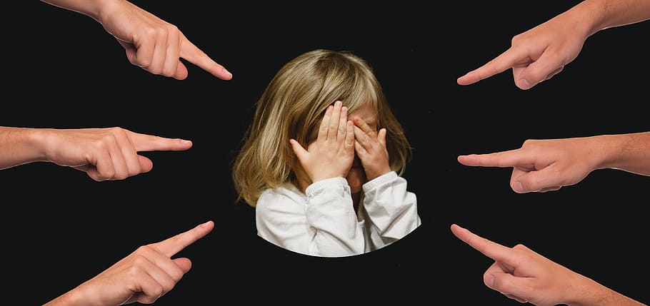 Schizophrenia In Children: 7 Symptoms, Risk Factors, and When To See A Doctor