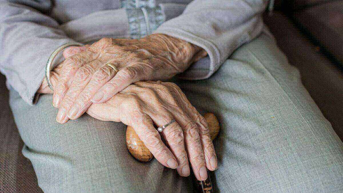 39 Signs of Parkinson’s Disease (Main, General, and Early Symptoms)